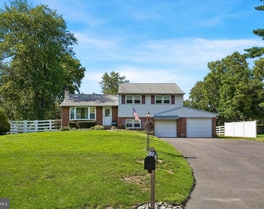 2176 Meadowview Drive - Photo Thumbnail 1