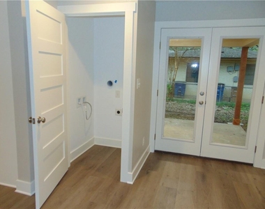 3904 Bailey Ln - Photo Thumbnail 10