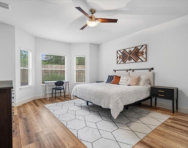 1109 Zacharys Way - Photo Thumbnail 9