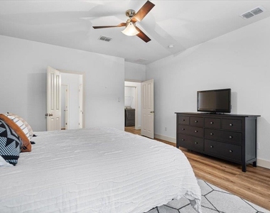 1109 Zacharys Way - Photo Thumbnail 10