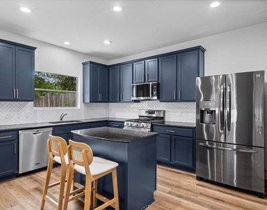 1109 Zacharys Way - Photo Thumbnail 5