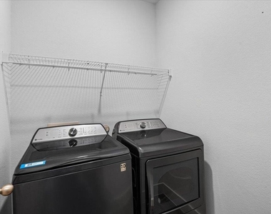 1109 Zacharys Way - Photo Thumbnail 8