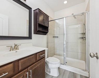 6401 Graymont Dr - Photo Thumbnail 4
