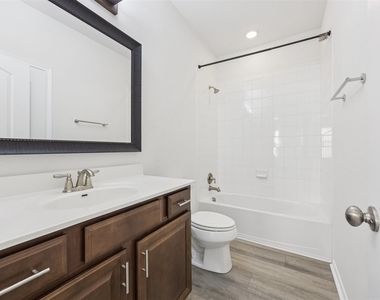 6401 Graymont Dr - Photo Thumbnail 8