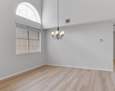 16816 Dorman Dr - Photo Thumbnail 5