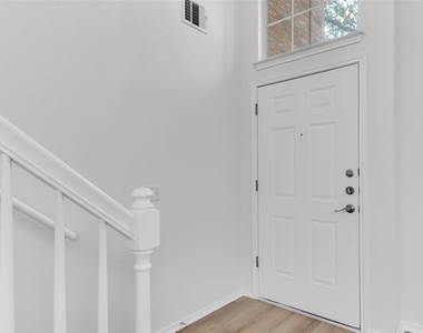 16816 Dorman Dr - Photo Thumbnail 3