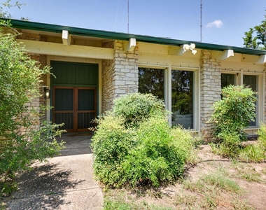 2412 Deer Pass - Photo Thumbnail 3