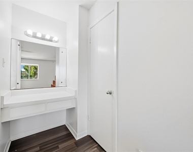 2806 Skyway Cir - Photo Thumbnail 21