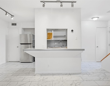 2806 Skyway Cir - Photo Thumbnail 12
