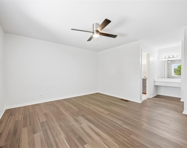 2806 Skyway Cir - Photo Thumbnail 16