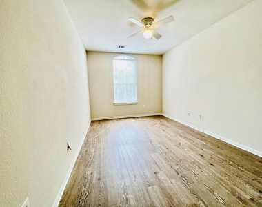 3720 Bratton Heights Dr - Photo Thumbnail 11