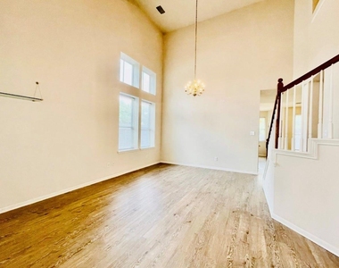 3720 Bratton Heights Dr - Photo Thumbnail 2