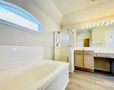 3720 Bratton Heights Dr - Photo Thumbnail 8