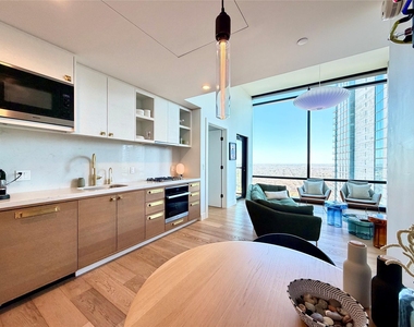 70 Rainey St - Photo Thumbnail 9
