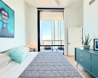 70 Rainey St - Photo Thumbnail 15