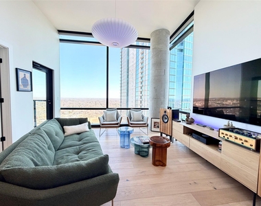 70 Rainey St - Photo Thumbnail 5