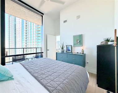 70 Rainey St - Photo Thumbnail 14