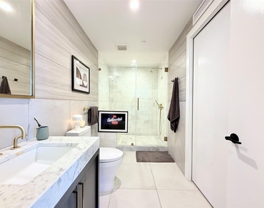70 Rainey St - Photo Thumbnail 17