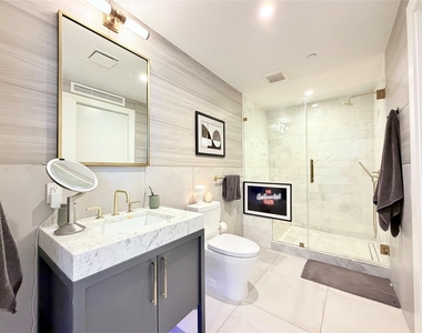 70 Rainey St - Photo Thumbnail 16