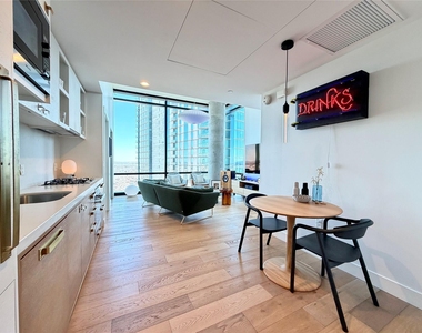 70 Rainey St - Photo Thumbnail 11