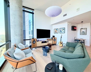 70 Rainey St - Photo Thumbnail 6