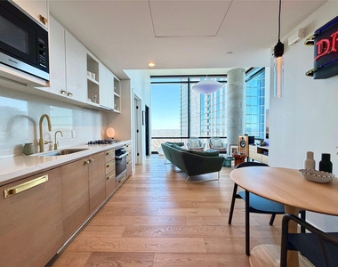 70 Rainey St - Photo Thumbnail 10