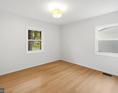 21 Glenview Lane - Photo Thumbnail 15