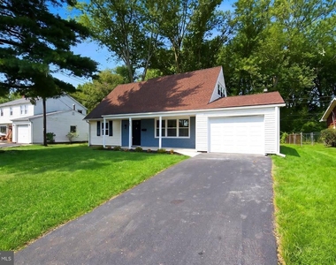 21 Glenview Lane - Photo Thumbnail 3