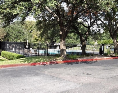 1015 E Yager Ln - Photo Thumbnail 20
