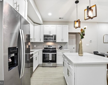 4000 Vine Street - Photo Thumbnail 18