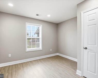 4000 Vine Street - Photo Thumbnail 35