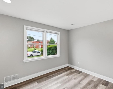 3861 26th Avenue - Photo Thumbnail 2