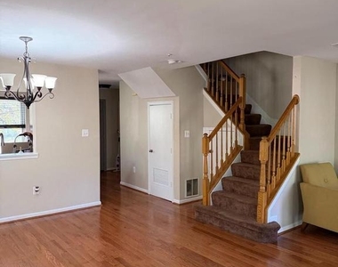 7212 Tamo Court - Photo Thumbnail 3