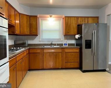 6800 Crafton Lane - Photo Thumbnail 4