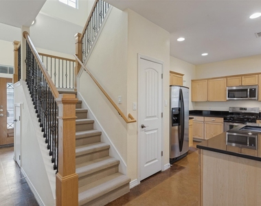 1604 Walnut Ave - Photo Thumbnail 5