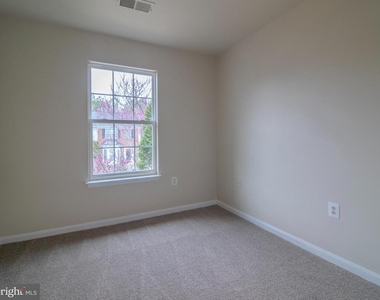 15518 Kennett Square Way - Photo Thumbnail 7