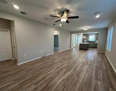 219 Coachsmith St - Photo Thumbnail 5