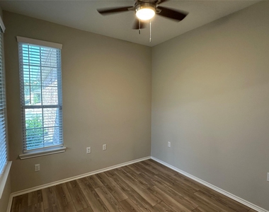 219 Coachsmith St - Photo Thumbnail 4