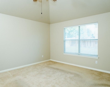 1611 Briar Hill Dr - Photo Thumbnail 16