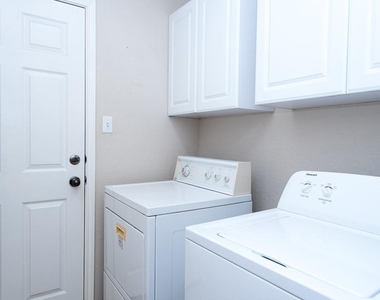 1611 Briar Hill Dr - Photo Thumbnail 17