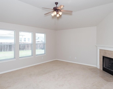 1611 Briar Hill Dr - Photo Thumbnail 10