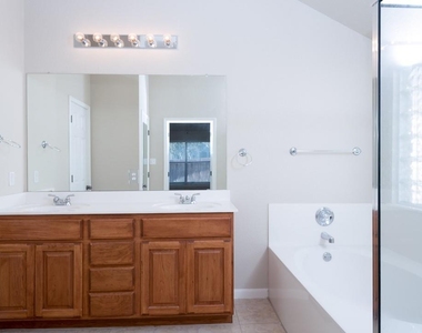 1611 Briar Hill Dr - Photo Thumbnail 13