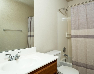 1611 Briar Hill Dr - Photo Thumbnail 15