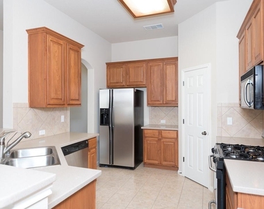 1611 Briar Hill Dr - Photo Thumbnail 4
