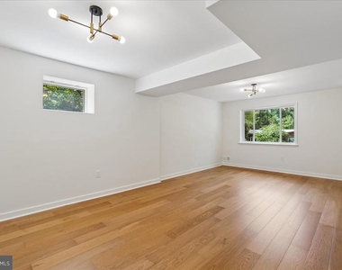 6403 W Halbert Road - Photo Thumbnail 12