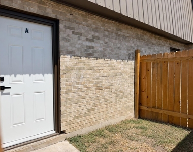 2904 Sweeney Ln - Photo Thumbnail 2