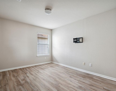 4517 Heritage Well Ln - Photo Thumbnail 21