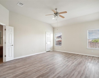 4517 Heritage Well Ln - Photo Thumbnail 9