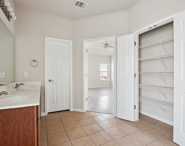 4517 Heritage Well Ln - Photo Thumbnail 13
