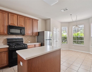 4517 Heritage Well Ln - Photo Thumbnail 4